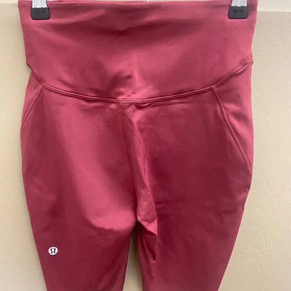 lululemon Base Pace 8" Shorts, size 4, Mulled Wine, NWOT - Picture 3 of 3
